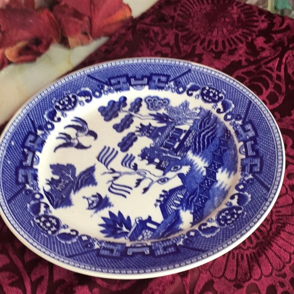 Vintage 40s Blue Willow Collectible 9” Ceramic Plate